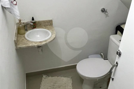 Casa à venda com 2 suítes no condomínio Jd. Avelino II, São Paulo - SP