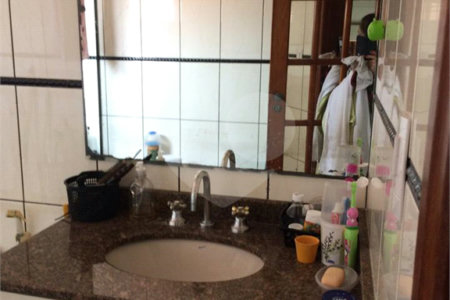 Sobrado à venda com 4 quartos, sendo 1 suíte, em Jardim Pinheiros, São Paulo, SP