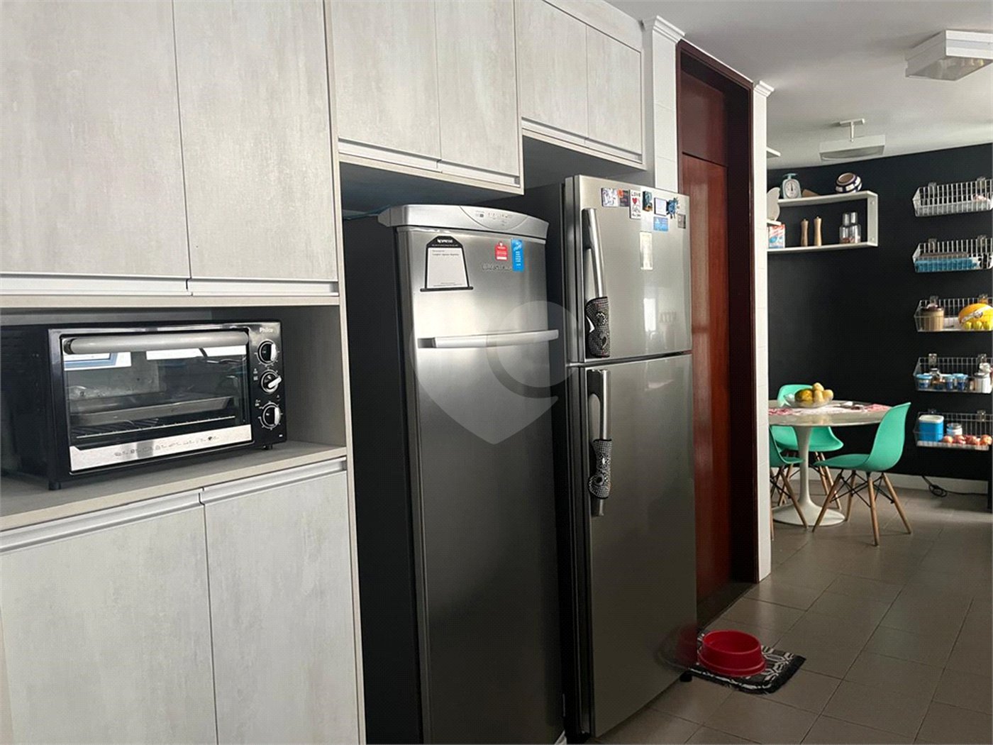 Casa à venda com 4 quartos, sendo 3 suítes, no condomínio Vitoria Regia, São Paulo - SP