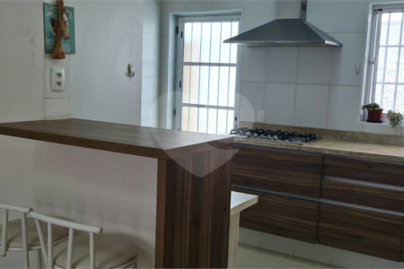 Sobrado à venda com 5 quartos, sendo 4 suítes, em Brooklin Velho, São Paulo, SP