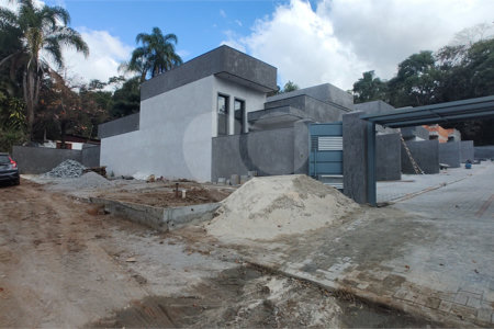 Casa à venda com 3 quartos, sendo 1 suíte, no condomínio Villagio Brasil, Atibaia - SP