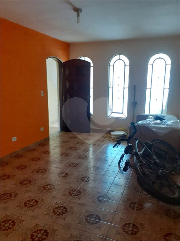 Sobrado à venda com 6 quartos, sendo 1 suíte,  em Jardim Las Vegas, Guarulhos, SP
