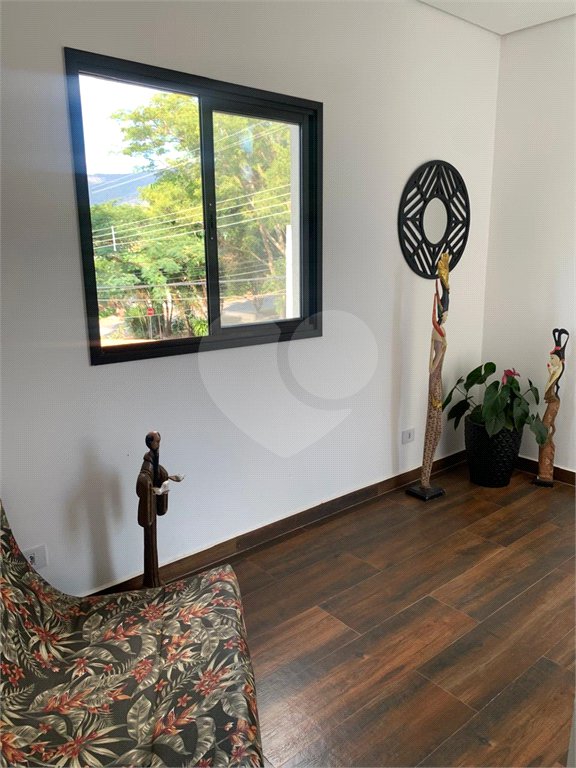 Casa à venda com 4 suítes no condomínio Vila Inglesa, Atibaia - SP