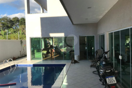 Casa à venda com 5 quartos, sendo 3 suítes, em Loteamento Jardim Morumbi, Atibaia, SP