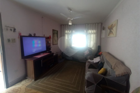 Sobrado à venda com 4 quartos, sendo 1 suíte, em Jardim Marisa, São Paulo, SP