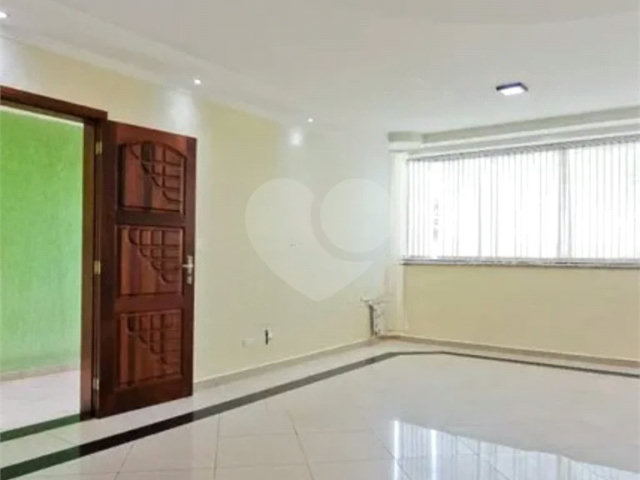 Sobrado à venda com 3 quartos, sendo 2 suítes,  em Chácara Inglesa, São Paulo, SP