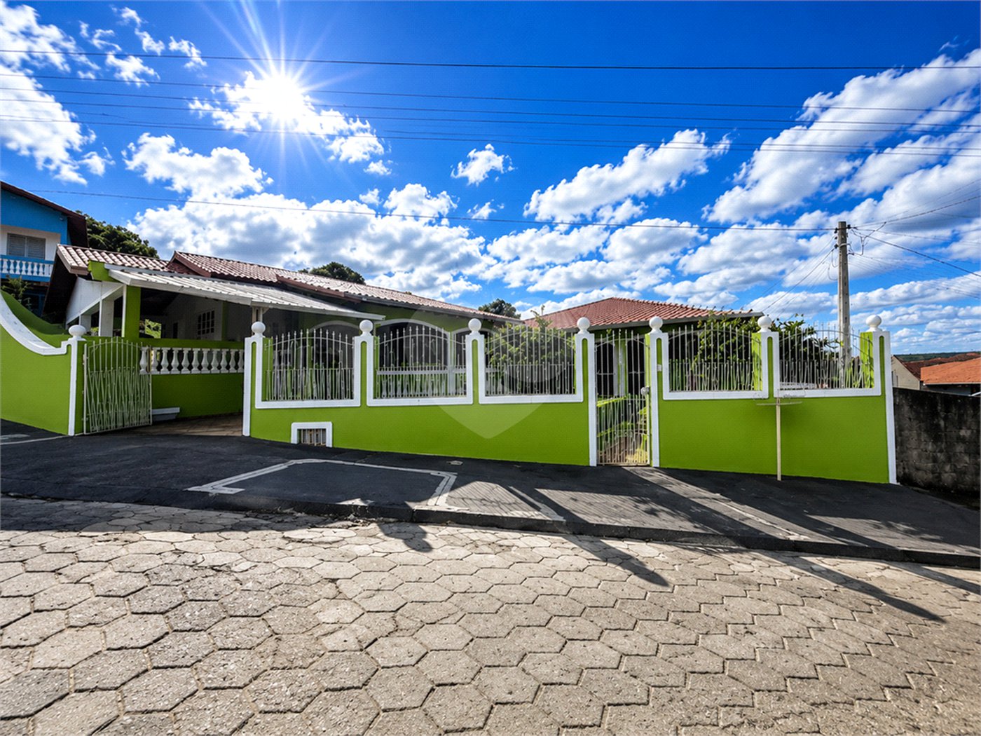Casa à venda com 2 quartos, sendo 1 suíte, no Centro, Sarapuí, SP