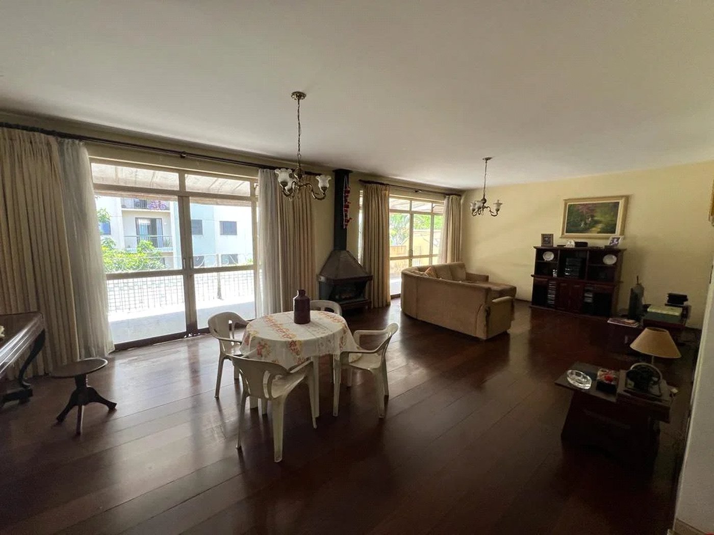 Casa à venda com 4 quartos, sendo 1 suíte, em Jardim das Vertentes, São Paulo, SP