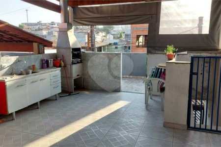 Casa à venda com 3 quartos, sendo 1 suíte,  em Vila Nivi, São Paulo, SP