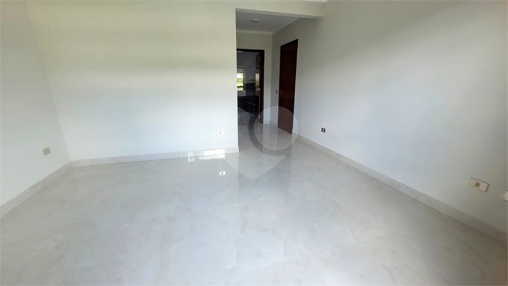 Casa à venda com 5 quartos, sendo 3 suítes, no condomínio Alpes da Cantareira, Mairiporã - SP