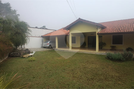 Chácara à venda com 3 quartos, sendo 1 suíte,  no Centro, Nazaré Paulista, SP