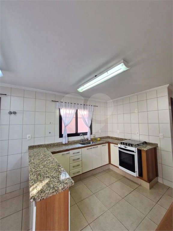 Casa à venda ou para alugar com 3 quartos, sendo 1 suíte, no condomínio Recanto dos Paturis, Vinhedo - SP
