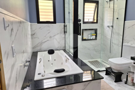 Chácara à venda com 4 quartos, sendo 2 suítes, em Recanto das Acácias, São Roque, SP