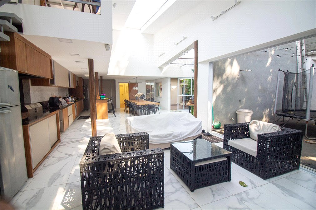 Casa Térrea à venda ou para alugar com 5 quartos, sendo 1 suíte, em Brooklin, São Paulo, SP