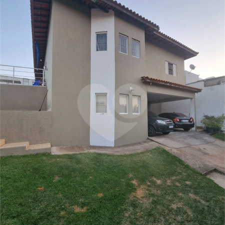 Casa à venda com 3 quartos, sendo 1 suíte, em Vila Capuava, Valinhos, SP