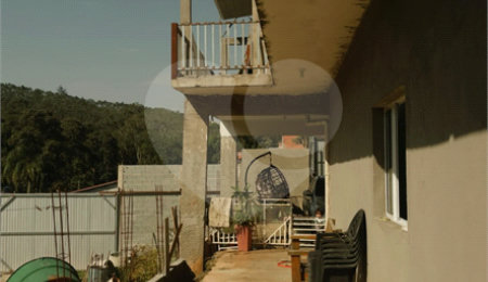 Casa à venda ou para alugar com 3 suítes em Mairiporã, SP