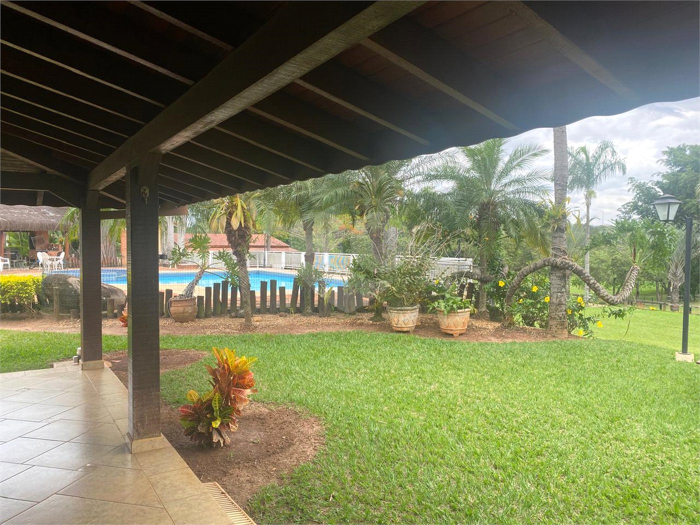 Casa à venda com 8 quartos, sendo 4 suítes, no condomínio Santa Filomena, Salto - SP