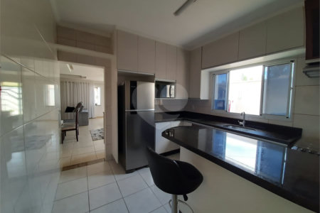 Sobrado à venda com 3 quartos, sendo 1 suíte, em Vila Suissa, Mogi das Cruzes, SP