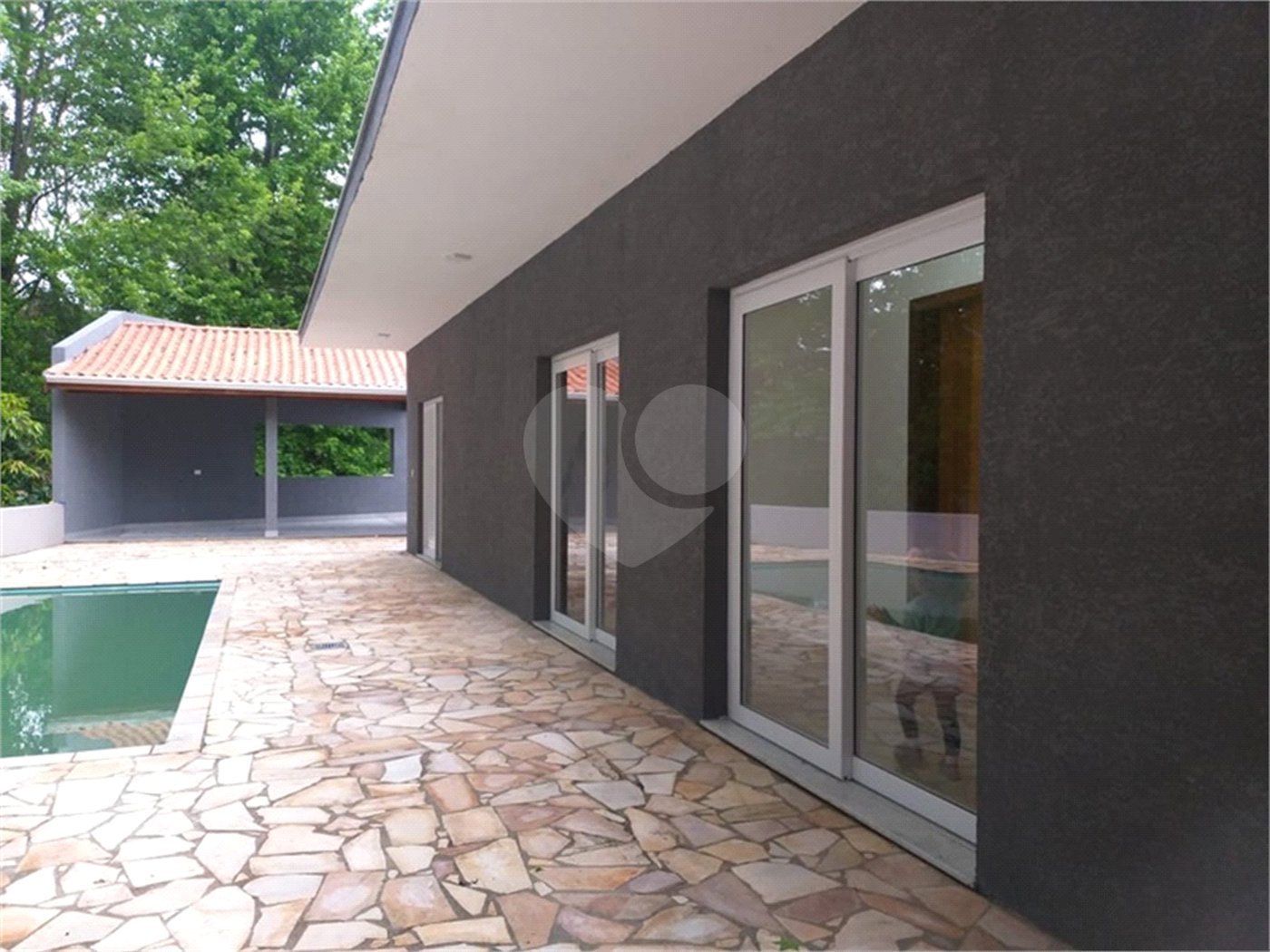 Casa à venda com 2 quartos, sendo 1 suíte, no condomínio Figueira Garden, Atibaia - SP