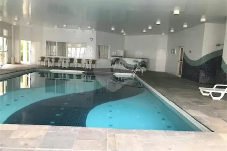 Casa à venda com 3 quartos, sendo 2 suítes, no condomínio Vila Borghese, São Paulo - SP