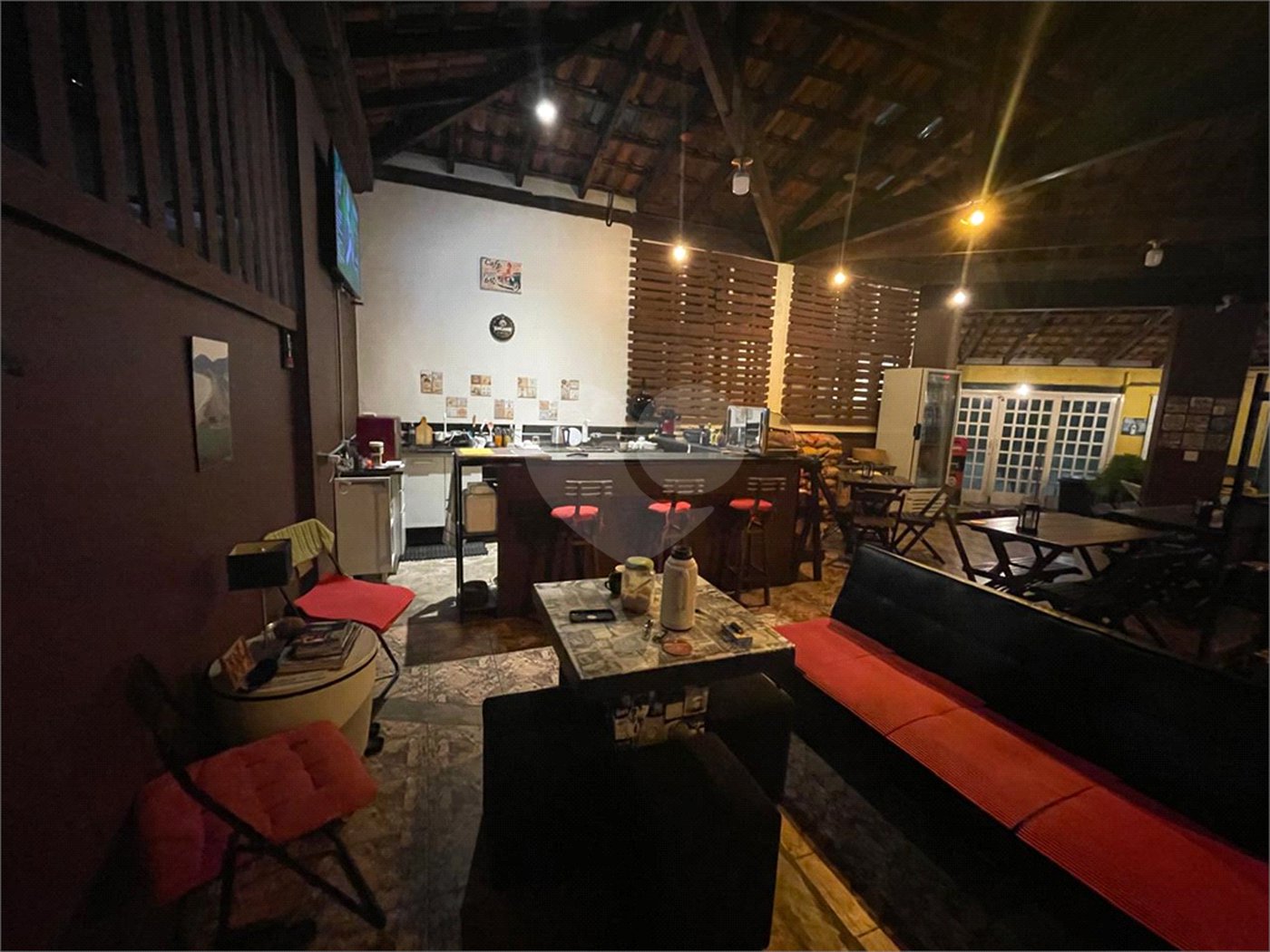 Sobrado à venda com 2 quartos, sendo 1 suíte, em Estância Balneária Hawai, Caraguatatuba, SP