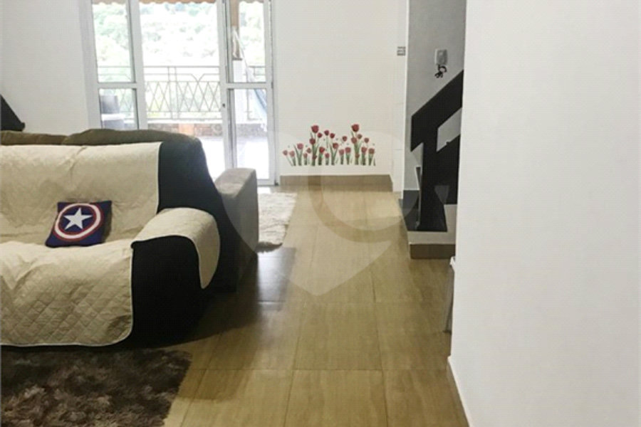 Casa à venda com 3 quartos, sendo 1 suíte, no condomínio Alpes de Mairiporã, Mairiporã - SP
