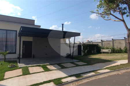 Casa à venda com 3 quartos, sendo 1 suíte, no condomínio Vila Paraty, Indaiatuba - SP