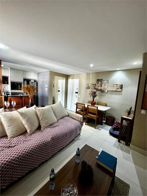Apartamento à venda com 3 quartos, sendo 1 suíte, em Parque Reboucas, São Paulo, SP