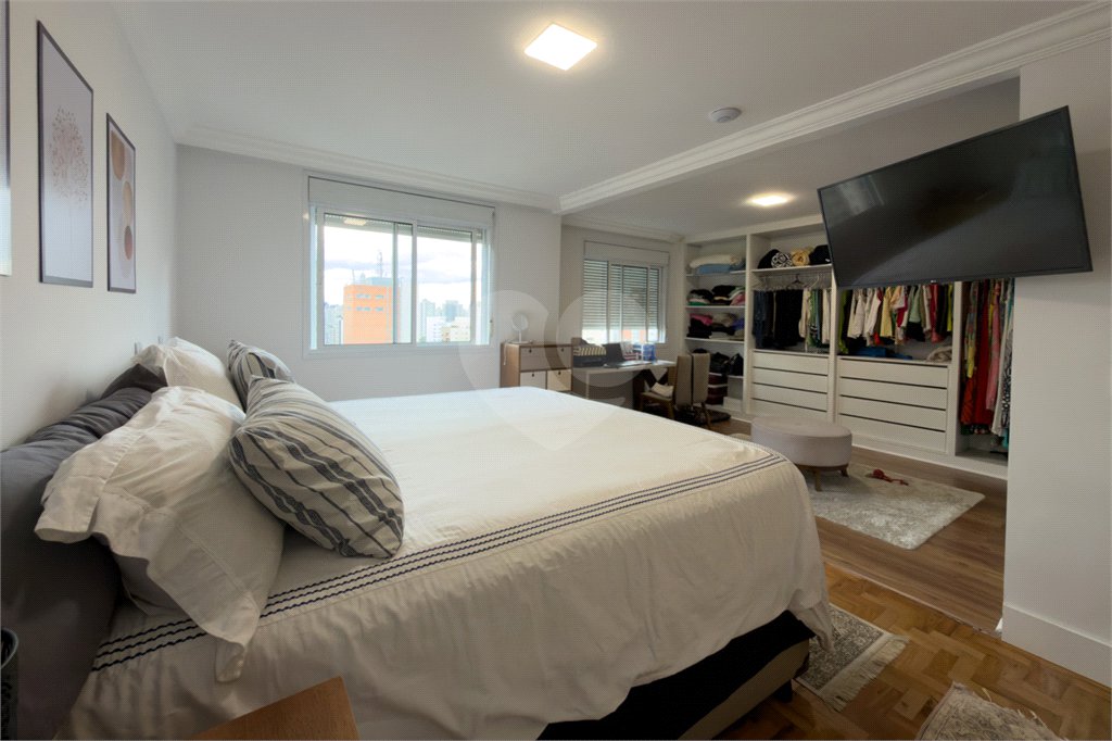 Apartamento com 205 metros no Campo Belo