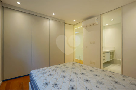 Casa para alugar com 4 suítes no condomínio Hípica Garden, São Paulo - SP