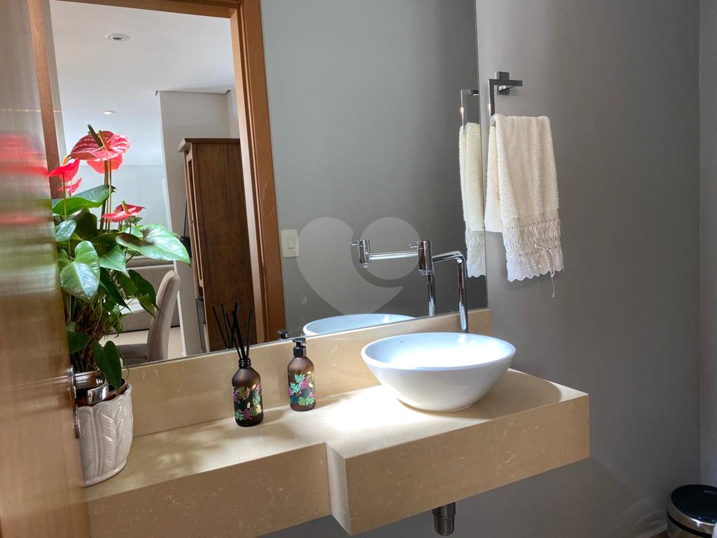 Casa à venda com 4 quartos, sendo 2 suítes, no condomínio Residencial Vila Lagos, São Paulo - SP