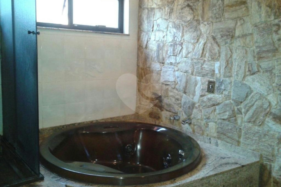 Sobrado à venda com 5 quartos, sendo 1 suíte, em Tremembé, São Paulo, SP