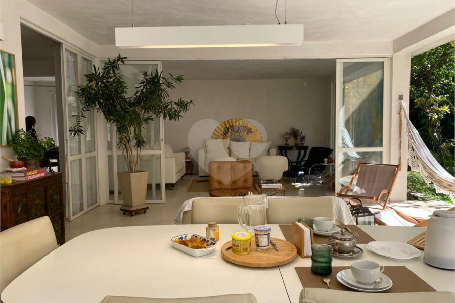 Casa à venda com 4 quartos, sendo 3 suítes, em Vila Madalena, São Paulo, SP
