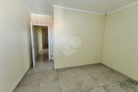 Sobrado à venda com 3 quartos, sendo 1 suíte, em Vila Nivi, São Paulo, SP
