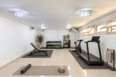Casa à venda com 3 quartos, sendo 1 suíte, no condomínio Vila das Emboabas, São Paulo - SP