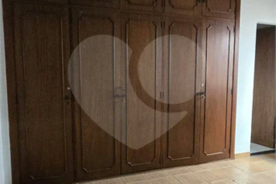 Casa à venda com 3 quartos, sendo 1 suíte, em Morumbi, São Paulo, SP