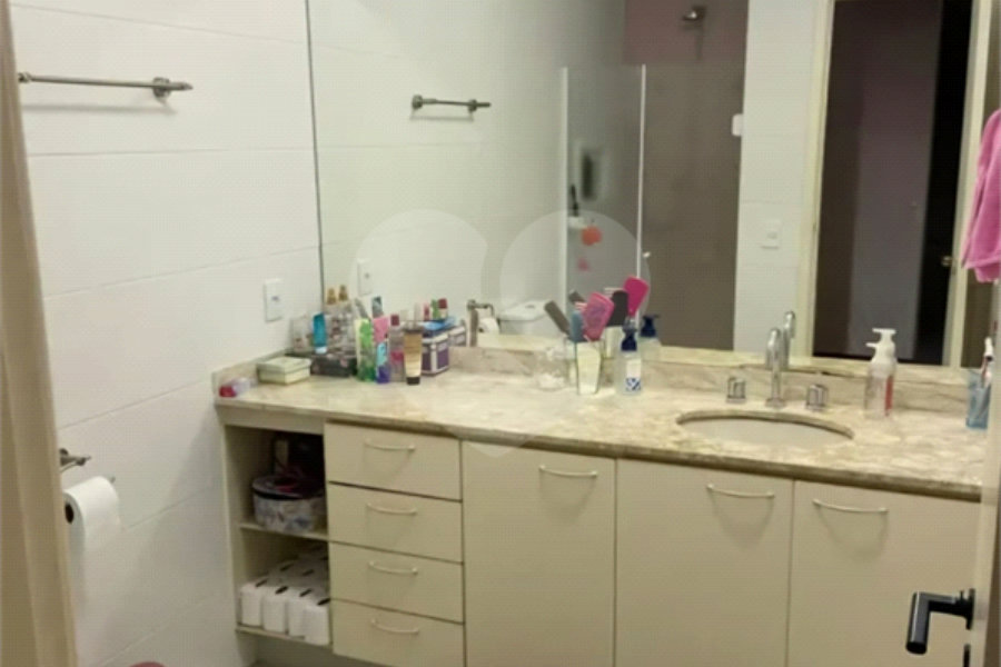 Casa à venda com 3 quartos, sendo 1 suíte, no condomínio Villas de São Francisco I, São Paulo - SP