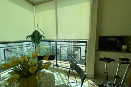Apartamento à venda com 3 suítes em Campo Belo, São Paulo, SP