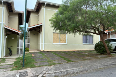 Sobrado à venda com 3 quartos em Jardim Petrópolis, Cotia, SP