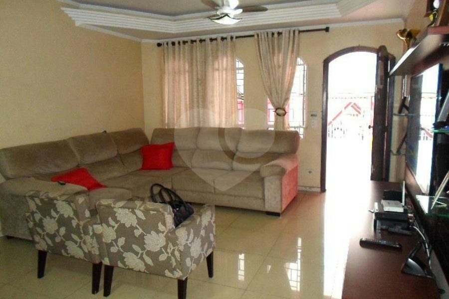 Sobrado à venda com 3 suítes em Vila Galvão, Guarulhos, SP