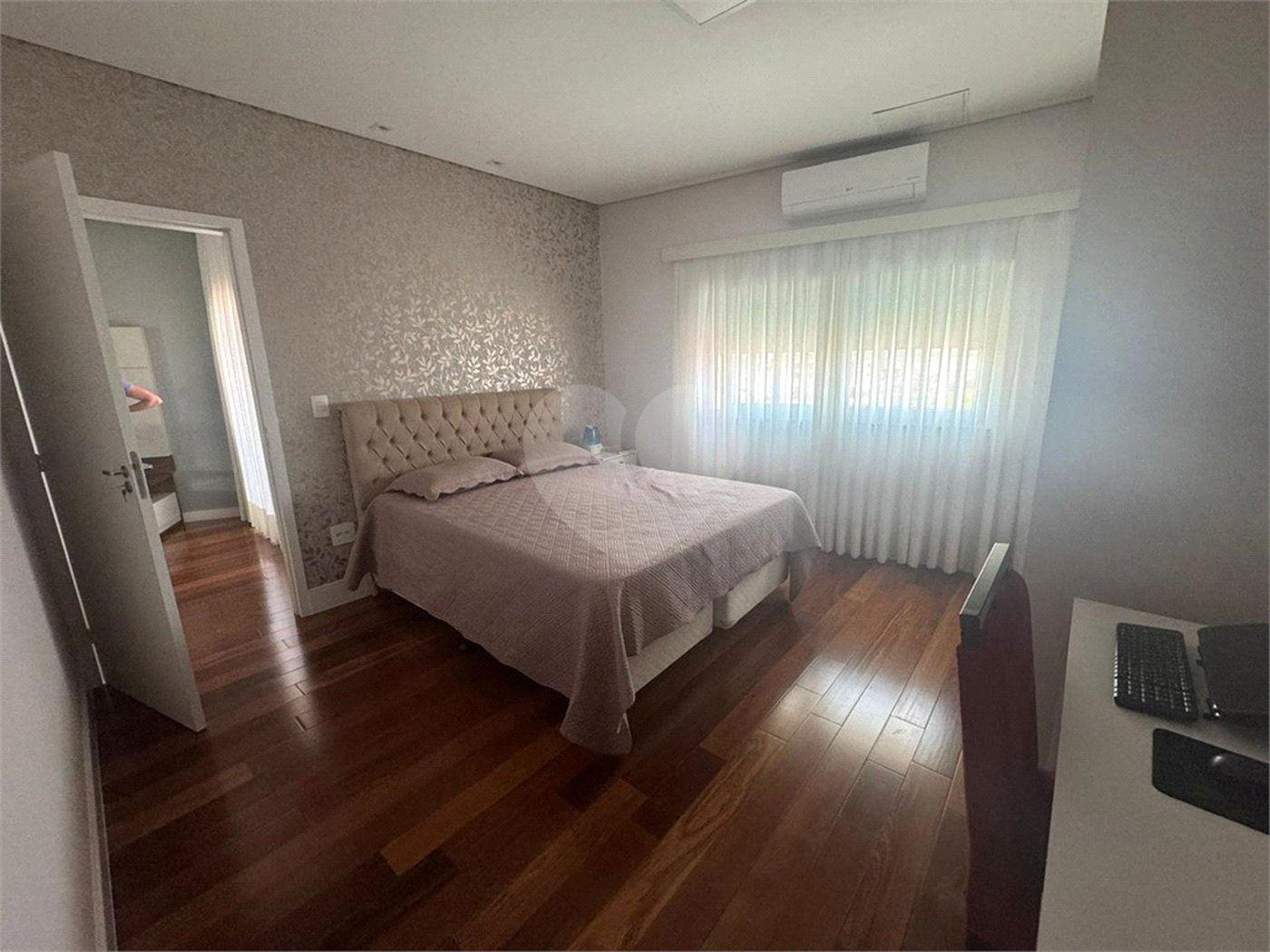 Sobrado à venda com 5 quartos, sendo 3 suítes, em Vila Nivi, São Paulo, SP