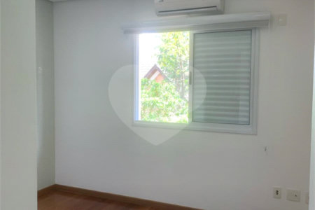 Casa à venda com 3 suítes no condomínio Villaggio Belvedere, São Paulo - SP
