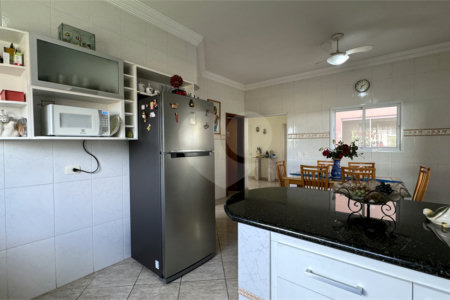 Casa à venda com 4 quartos, sendo 3 suítes, no condomínio Terras de Mont Serrat, Salto - SP