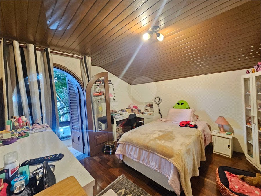 Sobrado à venda com 4 quartos, sendo 2 suítes, em Interlagos, São Paulo, SP