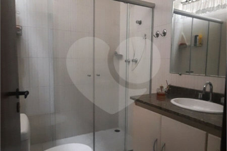 Casa à venda com 4 quartos, sendo 1 suíte,  em Vila Rosália, Guarulhos, SP