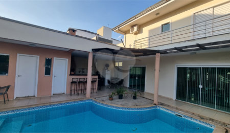 Casa à venda com 4 quartos, sendo 3 suítes, no condomínio Residencial Villa dos Inglezes, Sorocaba - SP
