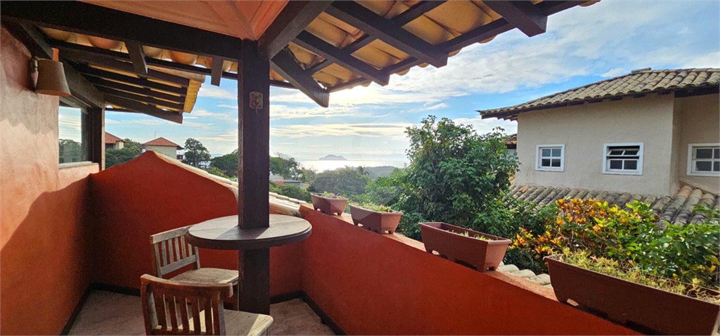 Casa à venda com 4 quartos, sendo 3 suítes, em João Fernandes, Armação dos Búzios, RJ