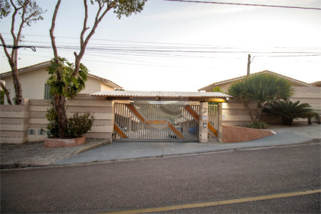 Casa à venda com 3 quartos, sendo 1 suíte, no condomínio Vilaregio, São Roque - SP