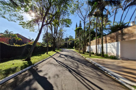 Casa à venda com 4 suítes no condomínio Villa Viana II, Cotia - SP
