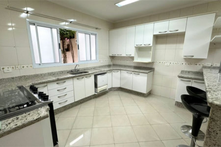 Casa à venda com 4 quartos, sendo 3 suítes, em Vila Galvão, Guarulhos, SP